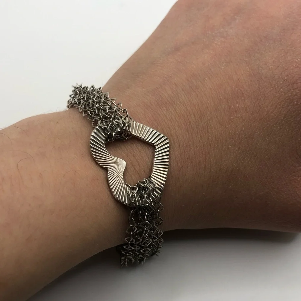 Vtg Sterling Silver Multi Strand Textured Heart Toggle Clasp Bracelet 7.5” - Picture 4 of 6